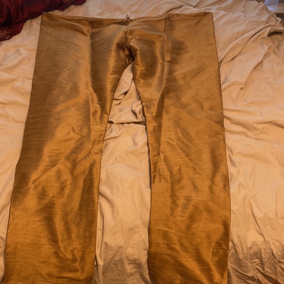 Red and gold Kurta made in India - Picture 7 of 9